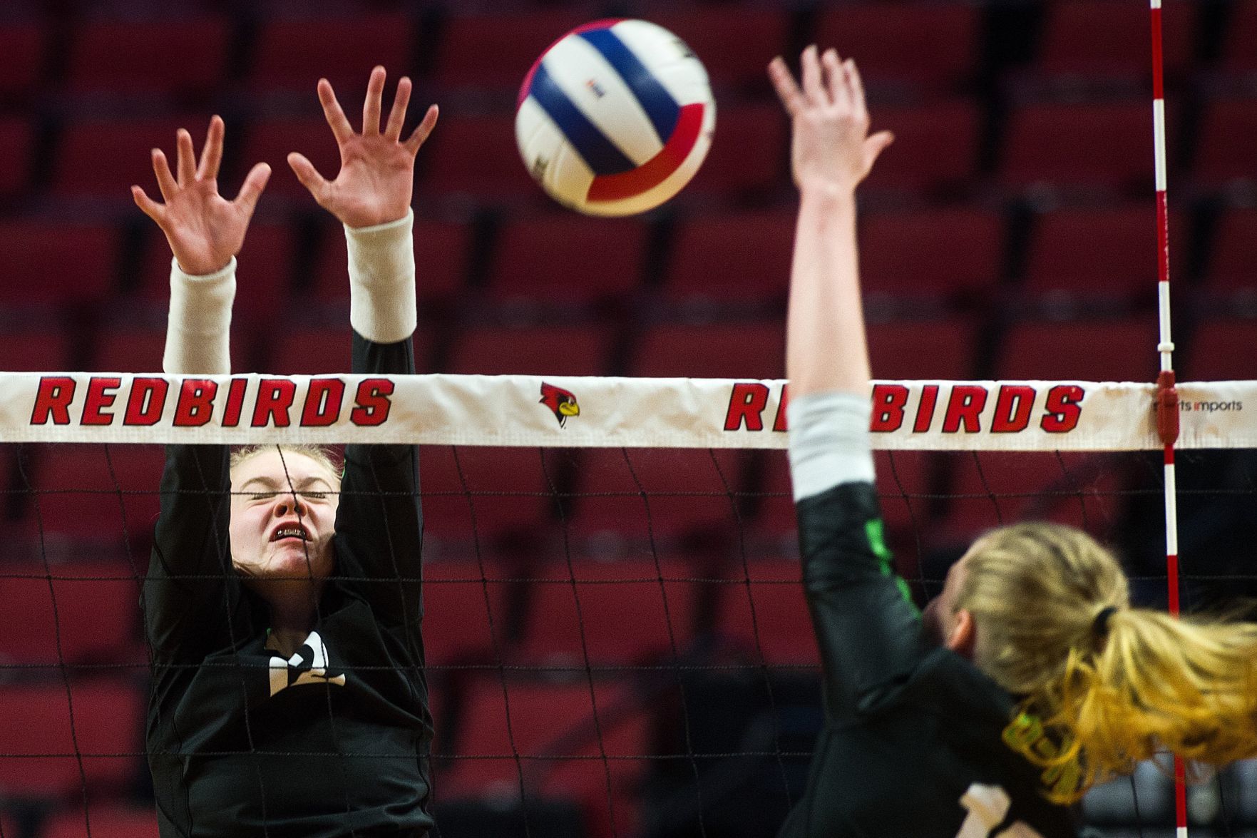 111519-blm-spt-12uhvolley